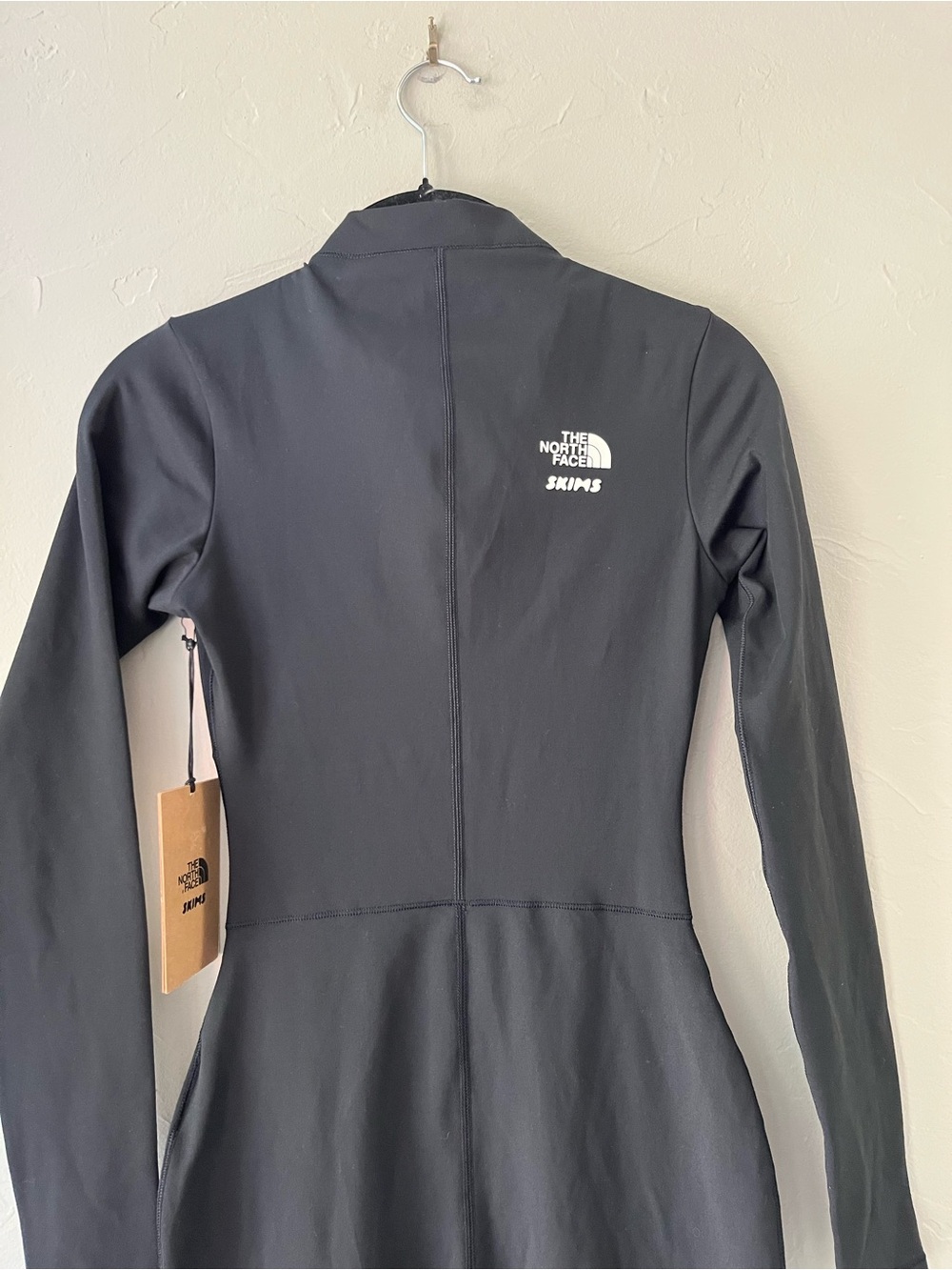 SKIMS X TNF REFINA BODYSUIT IN ONYX S - Picture 4 of 7